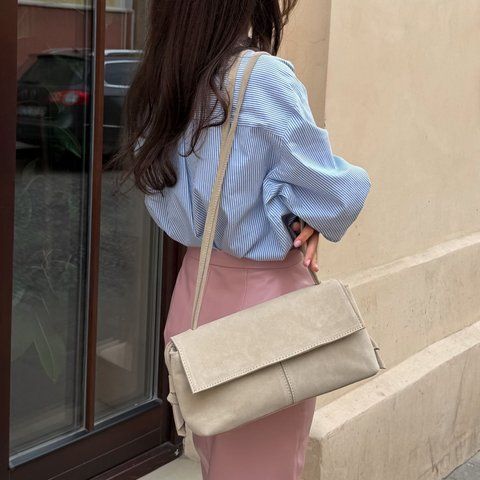 Iren Natural Suede Baguette Bag &mdash; Beige, 30&times;14&times;7 cm